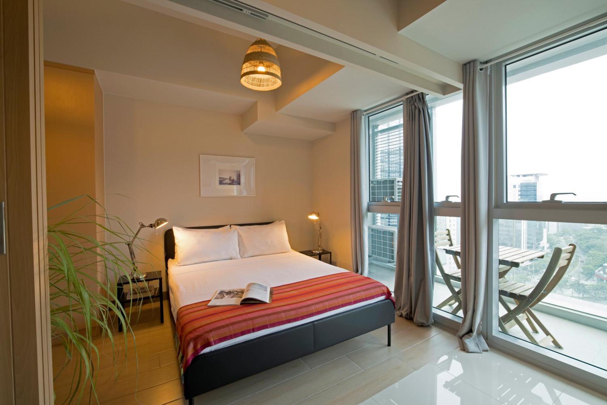 Uptown Parksuites Apartments Tower 2 Bgc By Ph Staycation Manila Exterior photo
