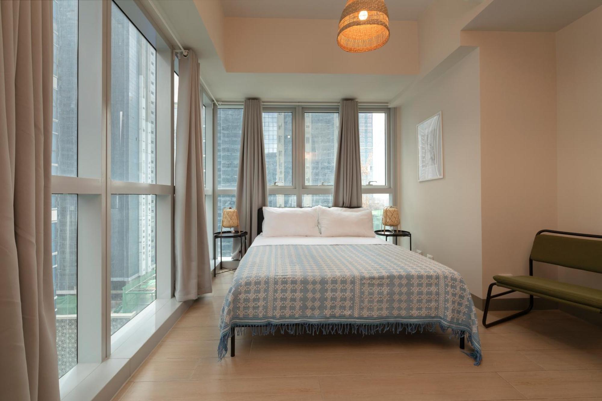 Uptown Parksuites Apartments Tower 2 Bgc By Ph Staycation Manila Exterior photo