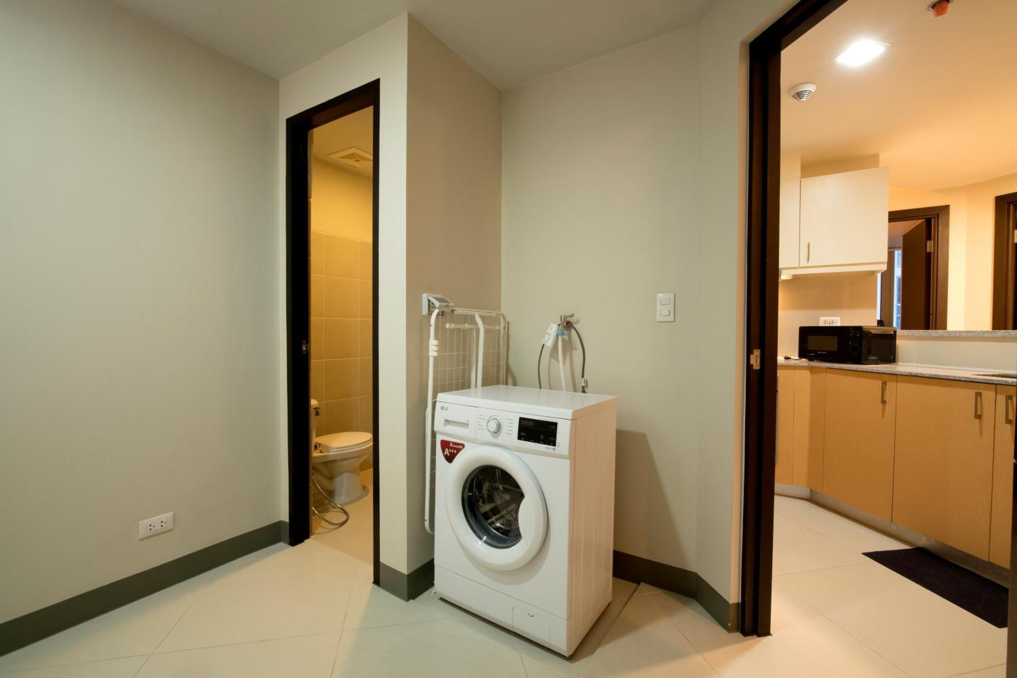 Uptown Parksuites Apartments Tower 2 Bgc By Ph Staycation Manila Exterior photo